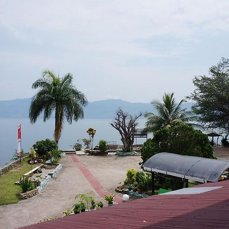 Ambaroba Resort Hotel Tuk Tuk Esterno foto
