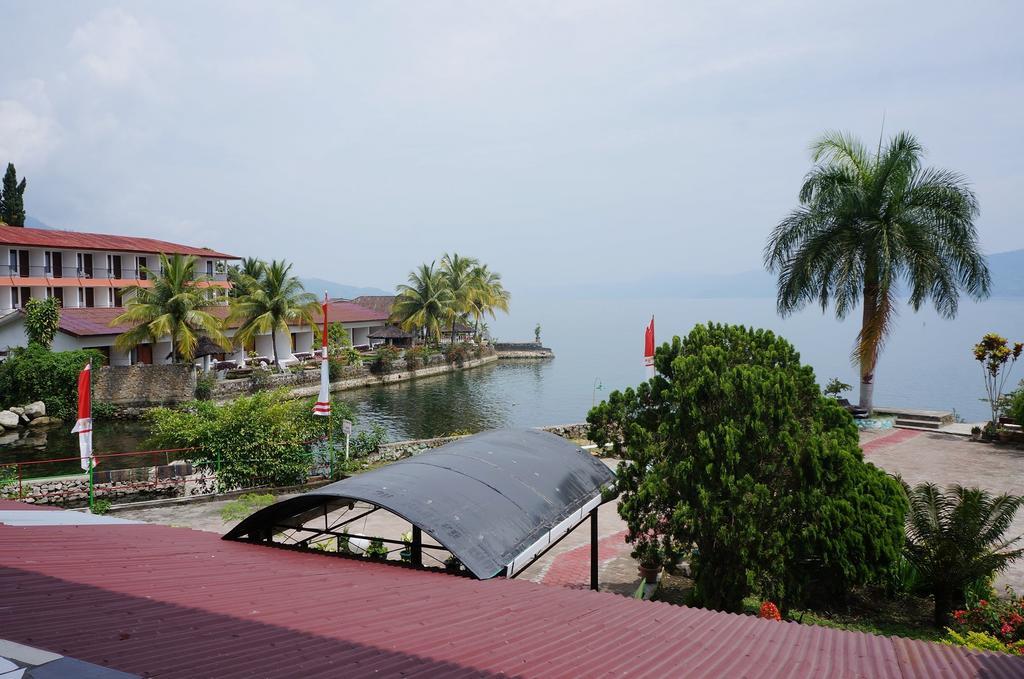 Ambaroba Resort Hotel Tuk Tuk Esterno foto