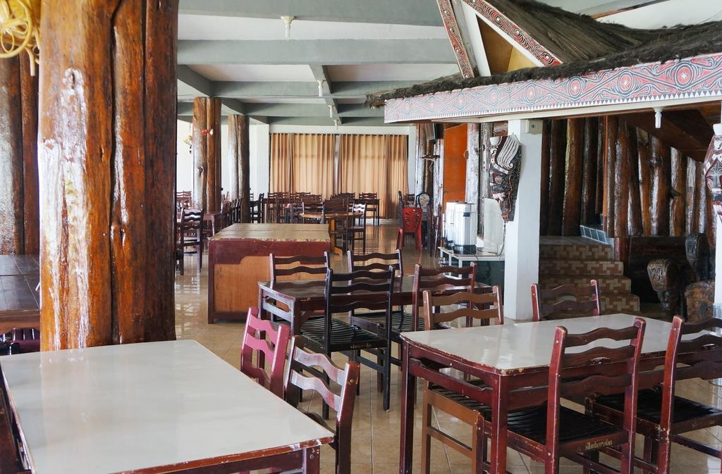 Ambaroba Resort Hotel Tuk Tuk Esterno foto